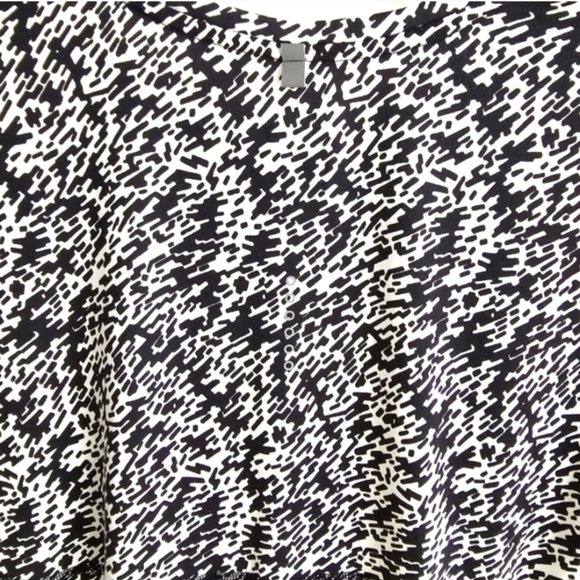 Nike Essential Pronto Black & White Patterned Short Sleeve Dri-Fit Running Top - Picture 10 of 14